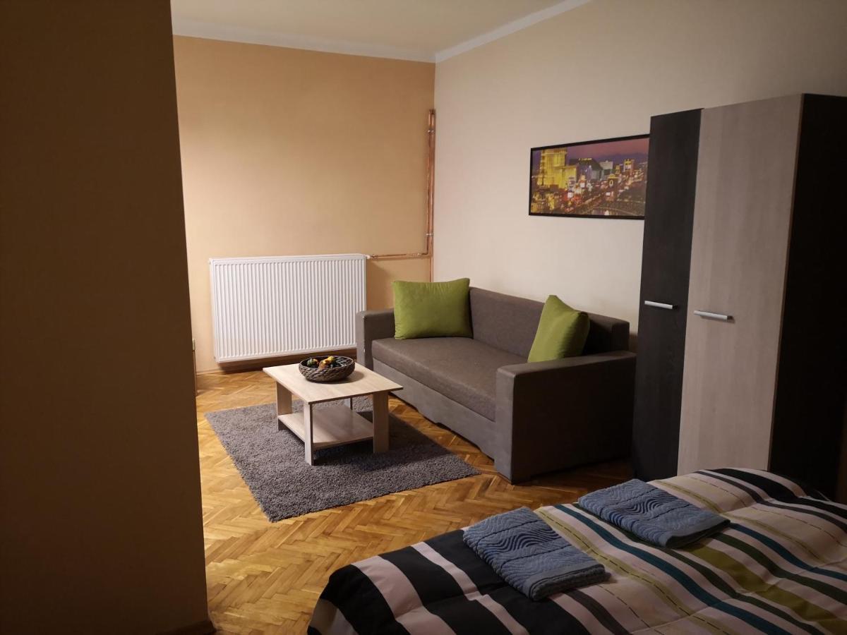 Veva Apartman - Eger Maganszallashely Buitenkant foto