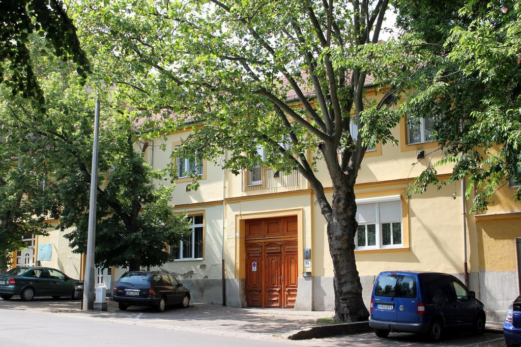 Veva Apartman - Eger Maganszallashely Buitenkant foto