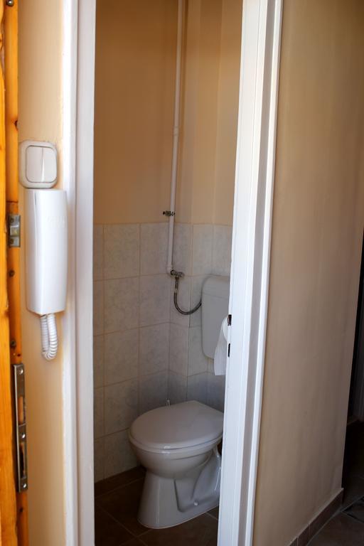 Veva Apartman - Eger Maganszallashely Buitenkant foto