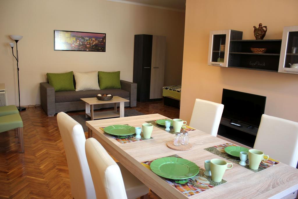 Veva Apartman - Eger Maganszallashely Buitenkant foto