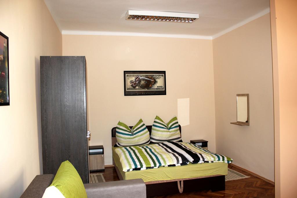 Veva Apartman - Eger Maganszallashely Buitenkant foto