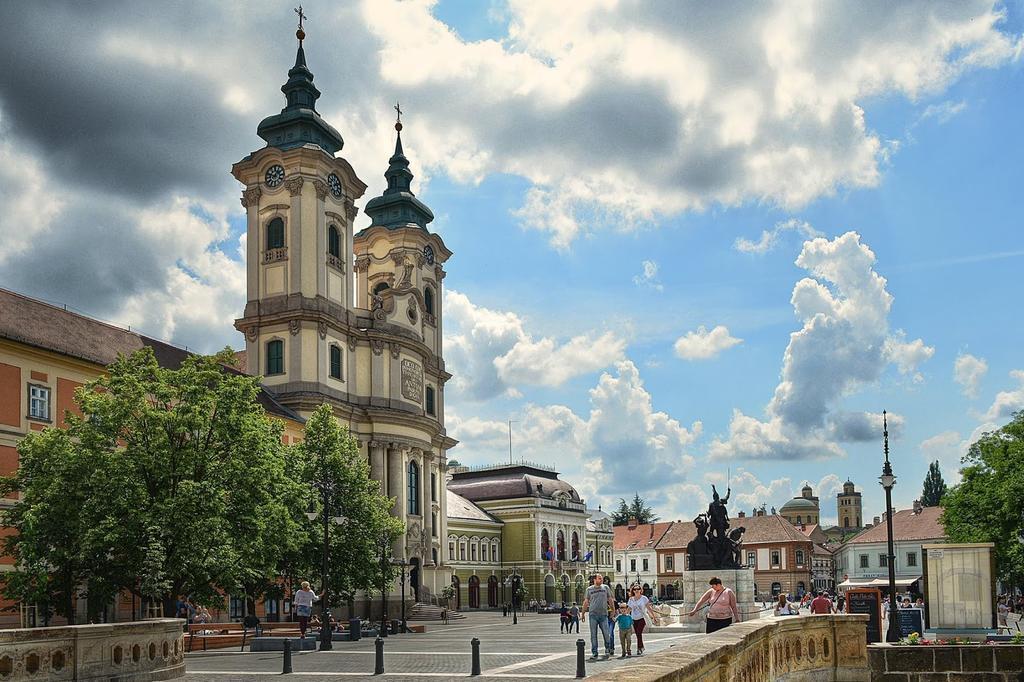 Veva Apartman - Eger Maganszallashely Buitenkant foto